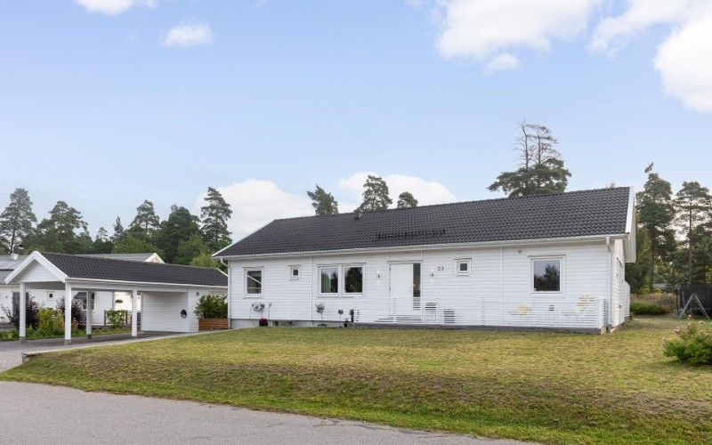 13. Stenlaggning uppfart 25 kvm