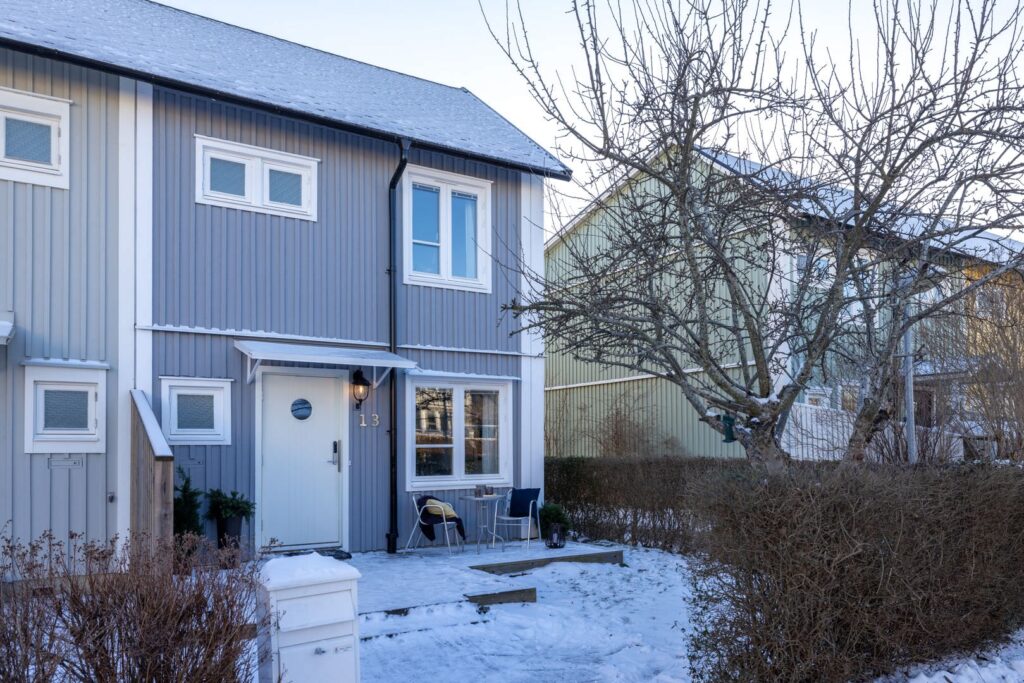 18. Plattlaggning stenplattor garageuppfart Alvsjo Orby